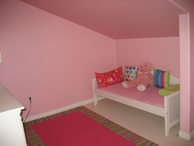 Other bedroom upstairs - 4489 Spencer St