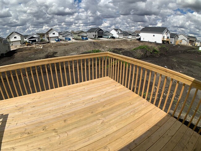 Building Photo - 3 Bed 2.5 Bath Single Family Home