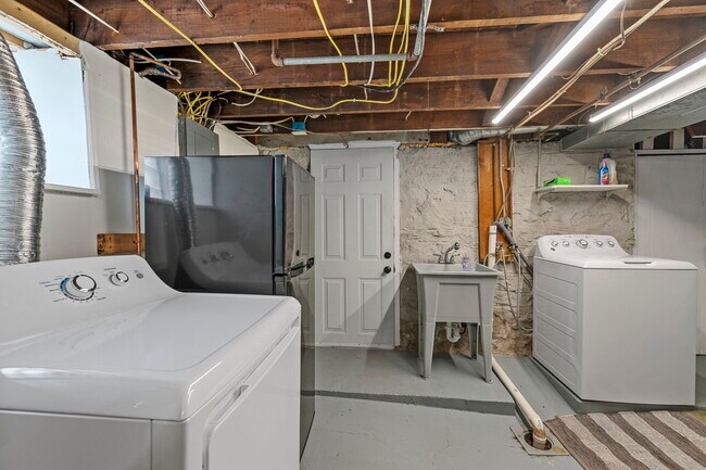 Building Photo - 4149 Haven St