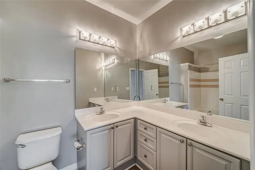 Master Double Vanities - 534 Sandringham Dr