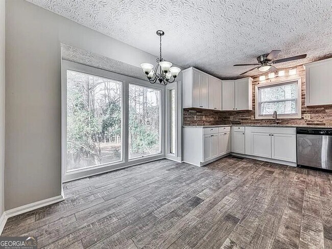 Building Photo - 1400 Boxwood Dr NW