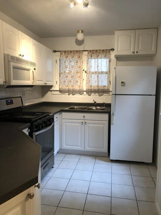 Building Photo - 15 S Hancock St