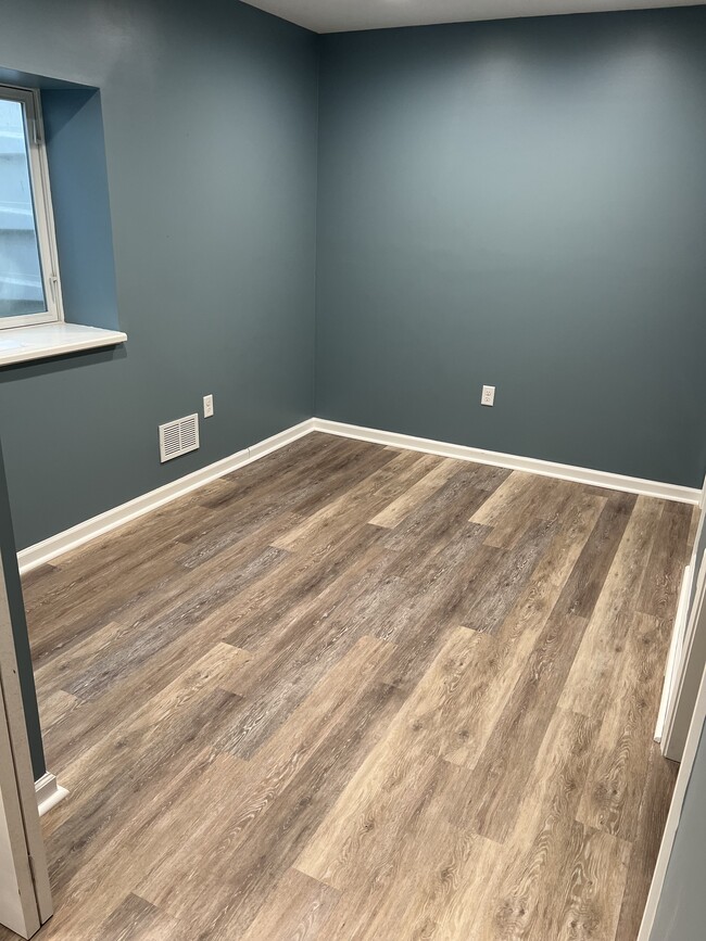 Building Photo - 443 South St