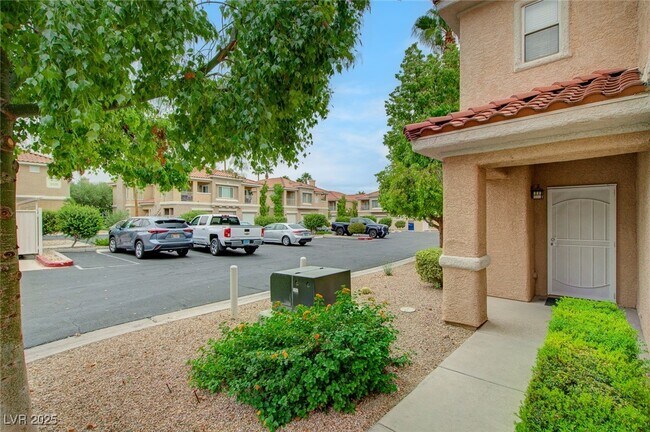 Building Photo - 251 S Green Valley Pkwy