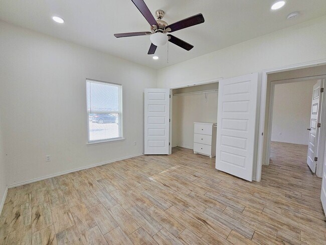 Building Photo - 1809 Atrium Pl Dr