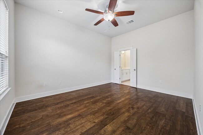 Building Photo - 13001 Hymeadow Dr