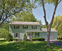 Building Photo - 6-Bedroom, 2-Bath Single-Family Home – Prime UVM Location (55 East Terrace)