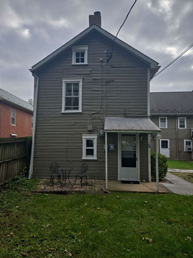 Building Photo - 106-108 S Main St