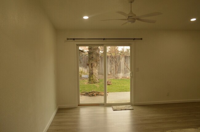 Building Photo - 1074 Plumwood Ct