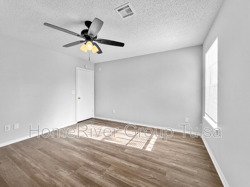Building Photo - 8917 N 148th E Ave