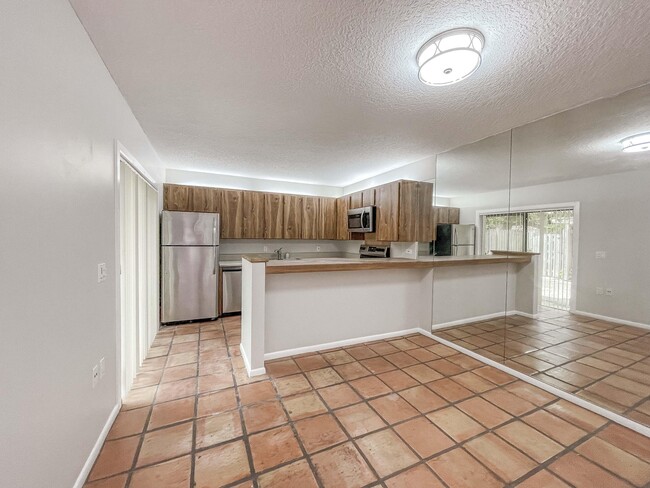 Building Photo - 317 3rd Ln
