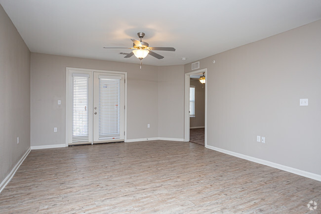 3 BR, 2 BA - 1185 SF - Port Royal Apartments