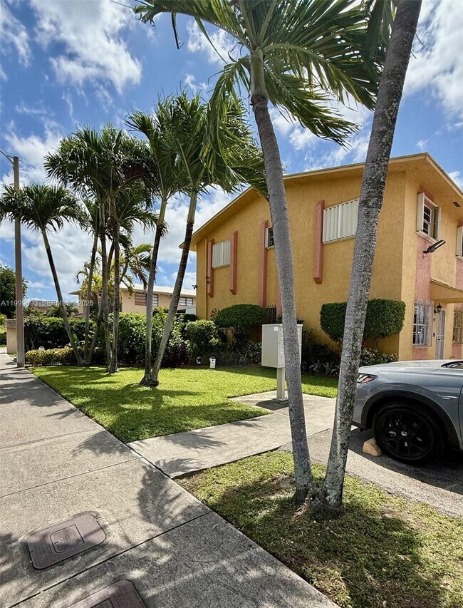 Building Photo - 1460 W 41st St