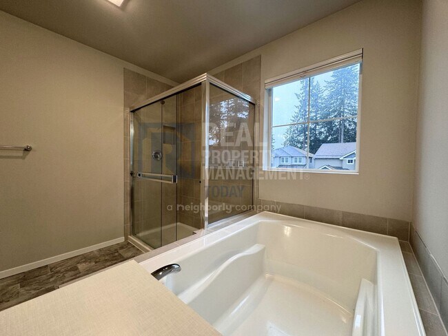 Building Photo - Spacious Modern 5-Bedroom Home with 3-Car ...