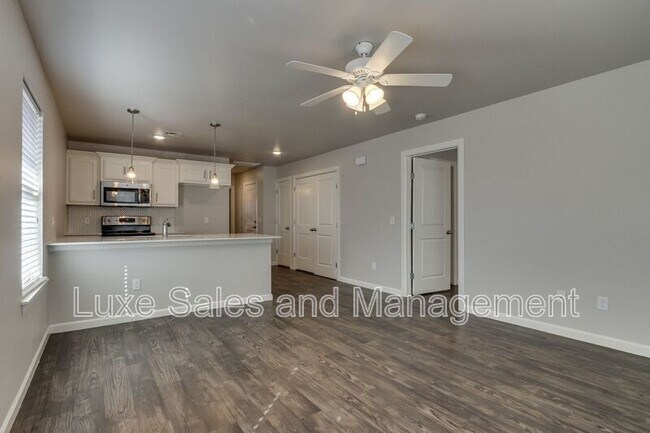 Building Photo - 407 Vail Cir