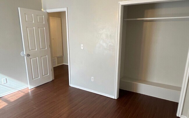 Building Photo - Remodeled 4 bedroom, 2 bath - Moore Schools