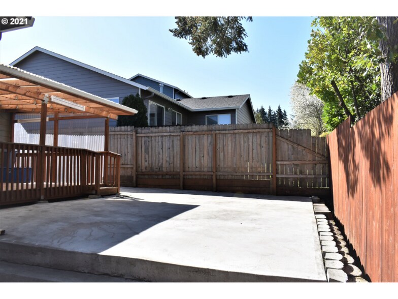Building Photo - 5511 SE 130th Ave