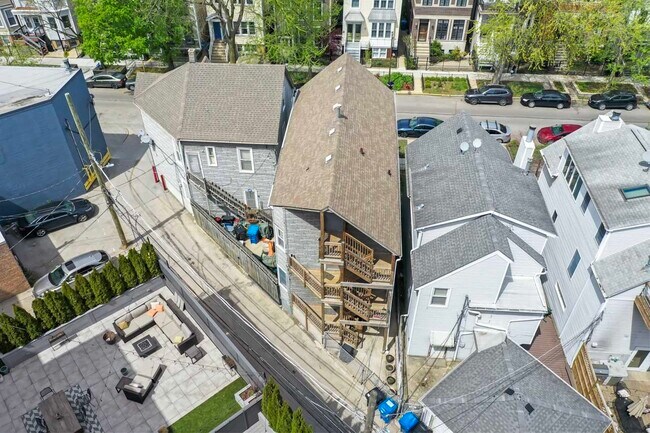 Building Photo - 1429 W Barry Ave