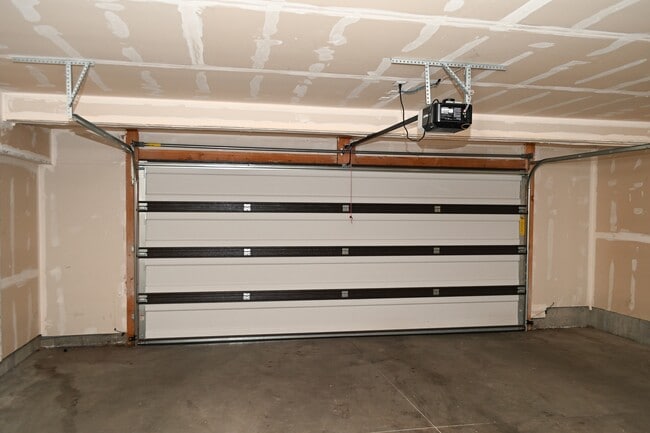 Building Photo - 2041 N 380 E
