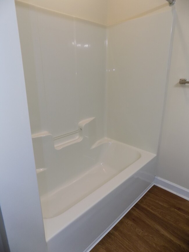 Building Photo - **Available to view mid June** 2 Bedroom, ...
