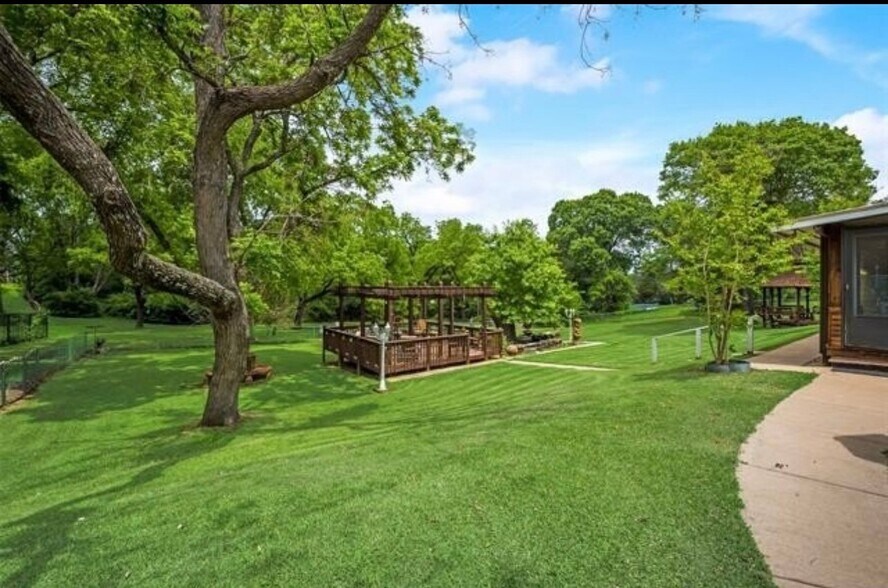 Building Photo - 6049 W Red Bird Ln