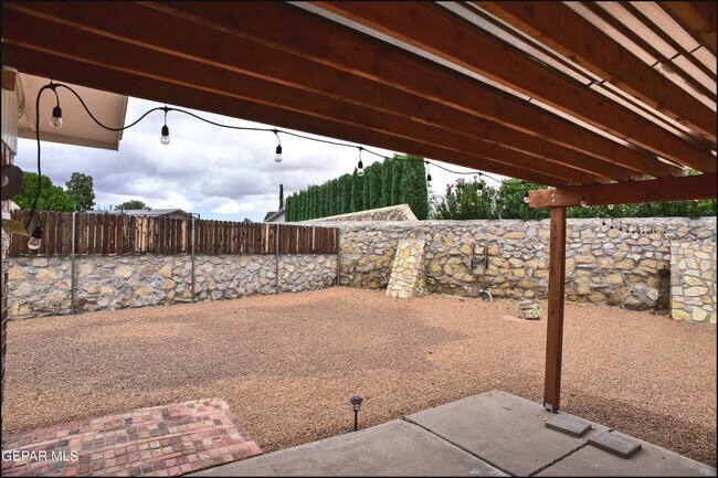 Building Photo - 10824 Pico Norte Rd