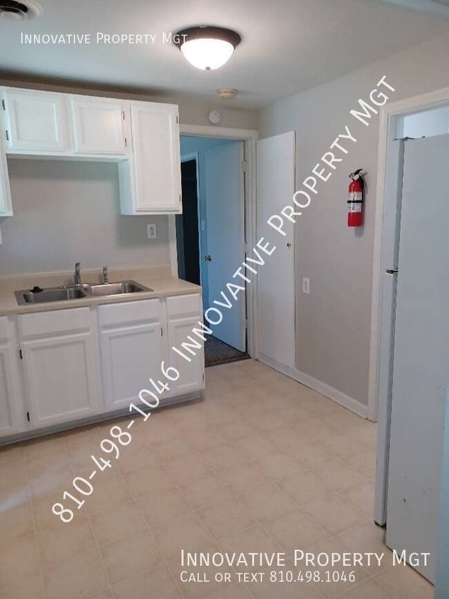 Building Photo - 3042 Leta Ave