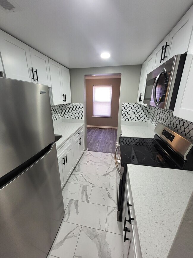 Building Photo - 3Bed 3 Bath Finished Basement!