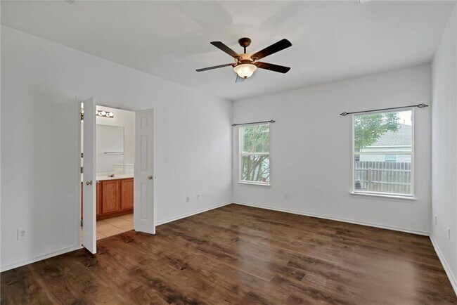 Building Photo - 702 Pampas Ricas Dr