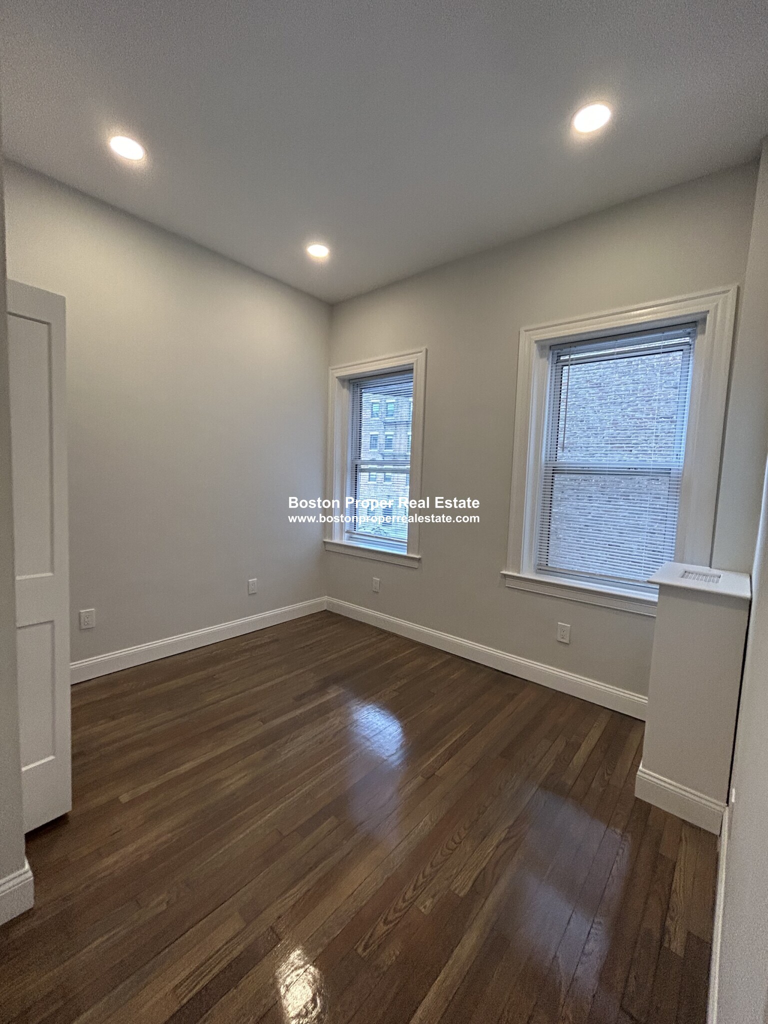 Building Photo - 102 Queensberry St