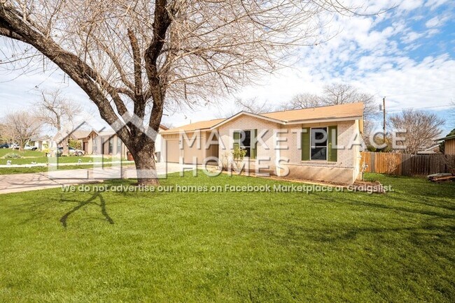 Building Photo - 1804 Easton Dr