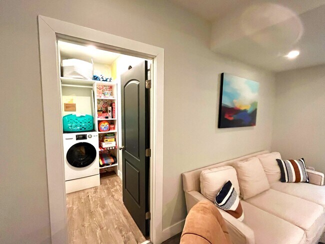 Building Photo - Central Park Summer Rental: Beautiful, Fully Furnished 5Bd/4.5Ba House