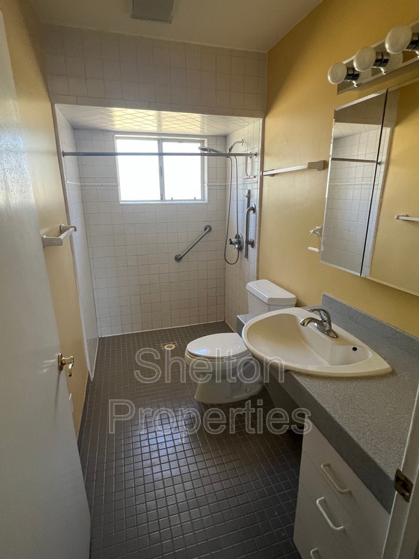 Building Photo - 718 W Glenn Dr