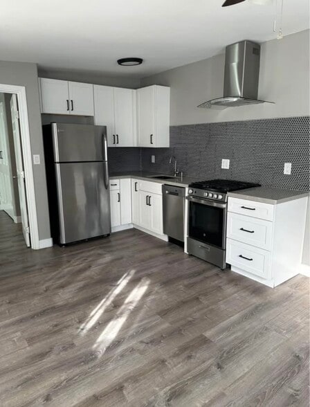 Building Photo - 842 Katherine Rd