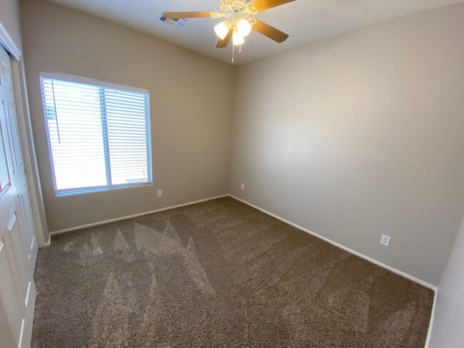 Building Photo - Exceptional 4BR/2BA Home in Magma Ranch! T...