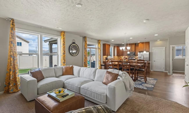 Building Photo - Beautiful Large Home on Corner Lot, Quincy!!