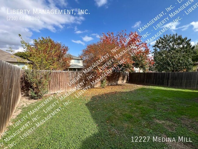 Building Photo - 3 Bed, 2 Bath Home in Alamo Ranch with an ...