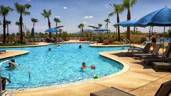 Building Photo - 2948 N Evergreen St