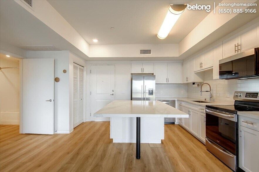 Building Photo - 12655 Bluff Creek Dr