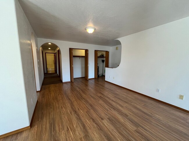 Building Photo - 3 bed, 2 bath Home in Lettered Streets wit...