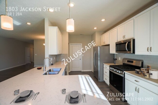 Building Photo - HALF OFF 1st MONTH RENT….1803 Jackson Stre...