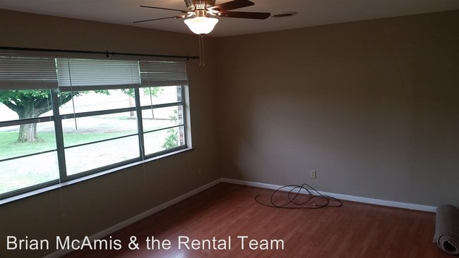 Building Photo - 1202 Sun Valley Dr