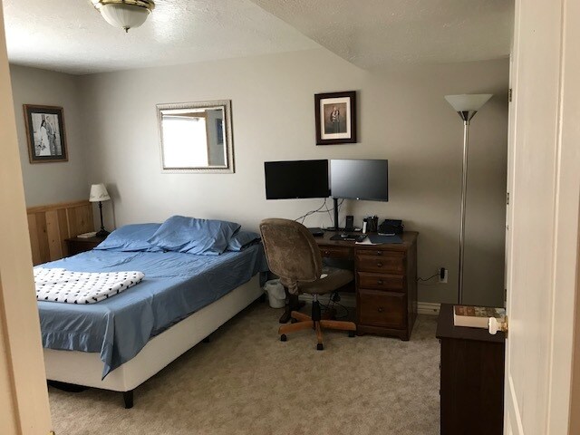 Building Photo - 562 E 720 N