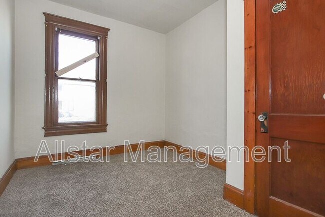 Building Photo - 1101 E 66th St