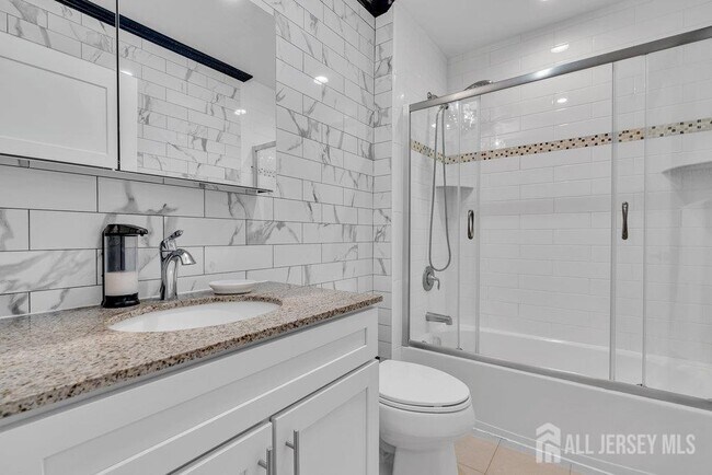 Building Photo - 47 McCormick Ave N