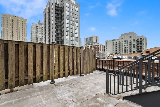 Building Photo - 400 W Ontario St