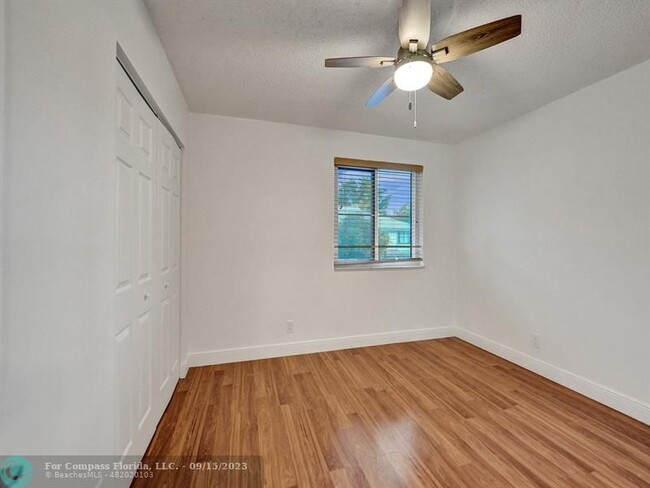 Building Photo - 9845 Riverside Dr