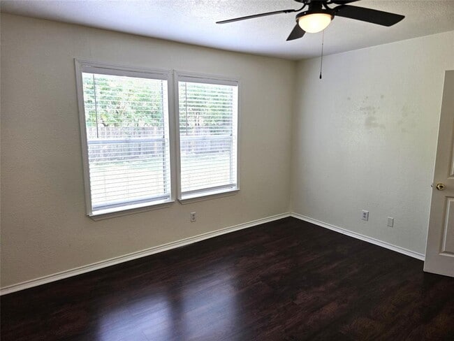 Building Photo - 1600 Hollow Tree Blvd