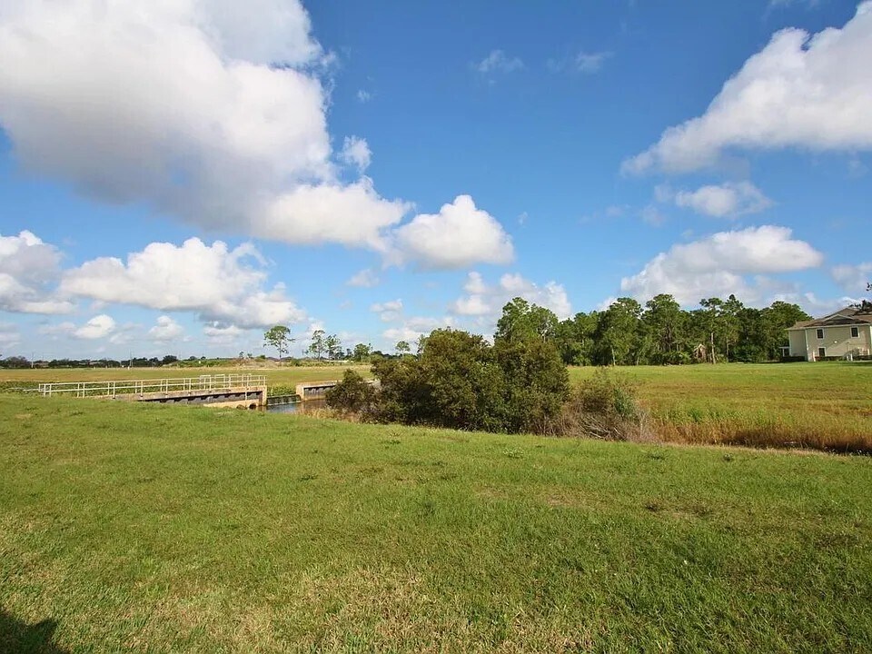 Building Photo - 5555 NW Pine Trail Cir