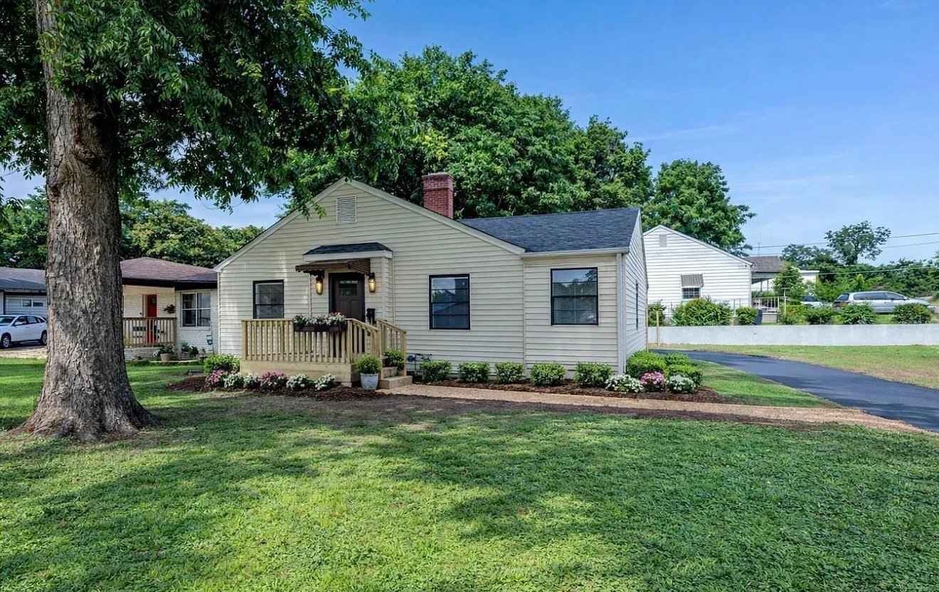 Building Photo - 741 Center Pl SW